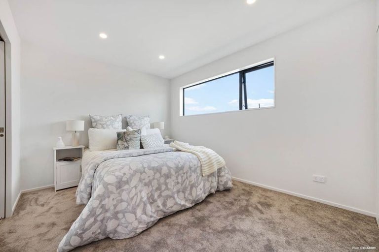 Photo of property in 3/26 Buscomb Avenue, Henderson, Auckland, 0610