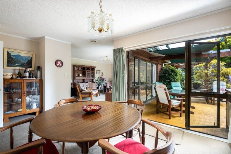 Photo of property in 2 Byron Place, Whalers Gate, New Plymouth, 4310