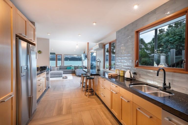 Photo of property in 425 Marine Drive, Charteris Bay, Lyttelton, 8971