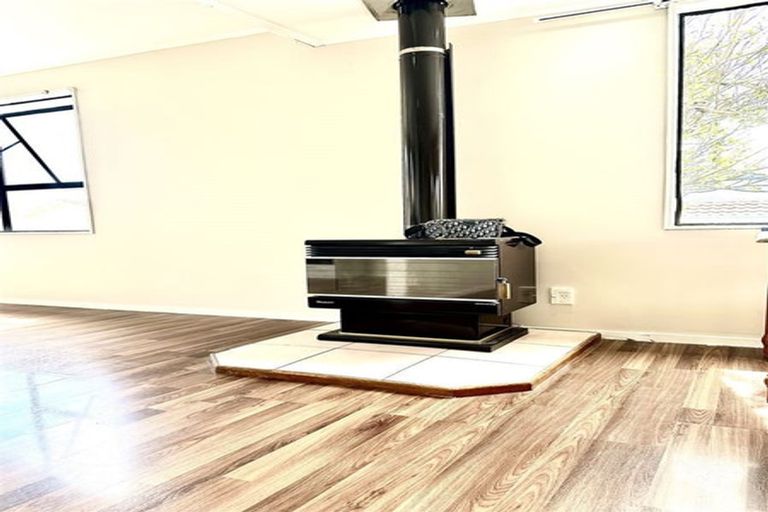 Photo of property in 1/1 Rebecca Rise, Weymouth, Auckland, 2103