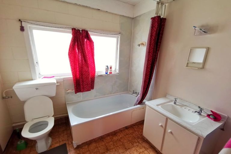 Photo of property in 1/22 Kelston Street, New Lynn, Auckland, 0600