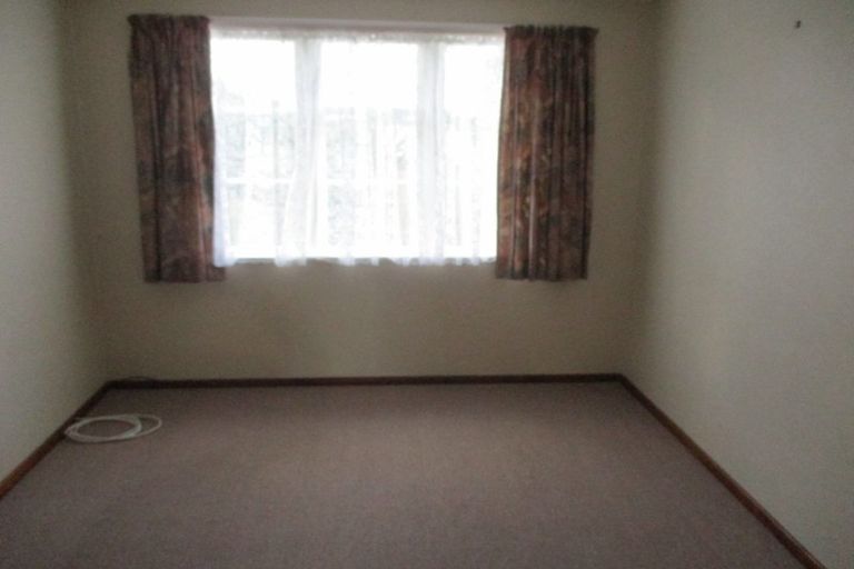 Photo of property in 19 Queenwood Road, Levin, 5510