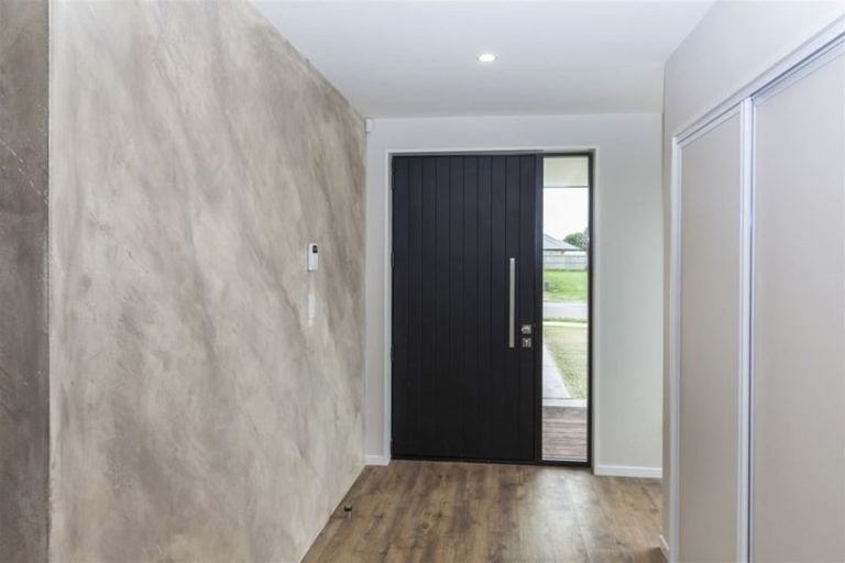 Photo of property in 8 Valour Drive, Rangiora, 7400