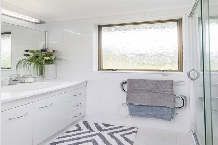 Photo of property in 14 Mckeefry Grove, Tawa, Wellington, 5028