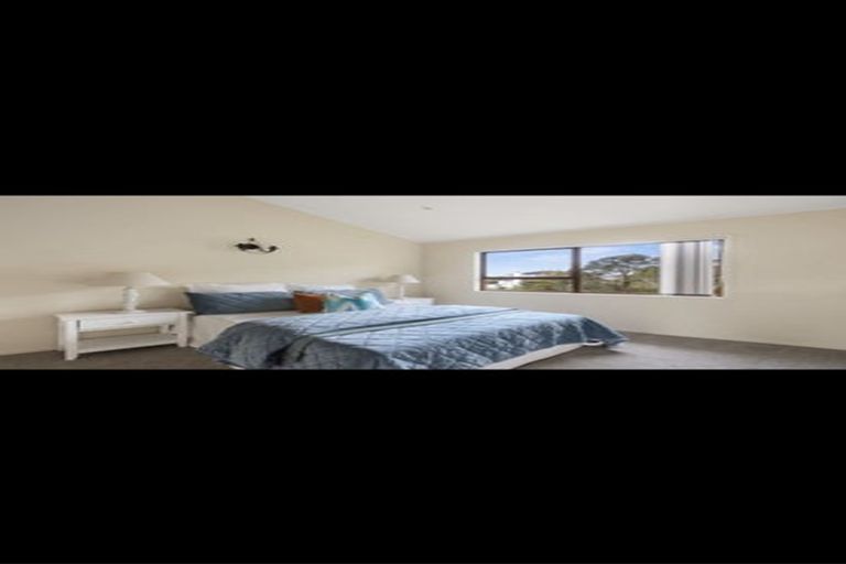 Photo of property in 1/807 East Coast Road, Northcross, Auckland, 0630