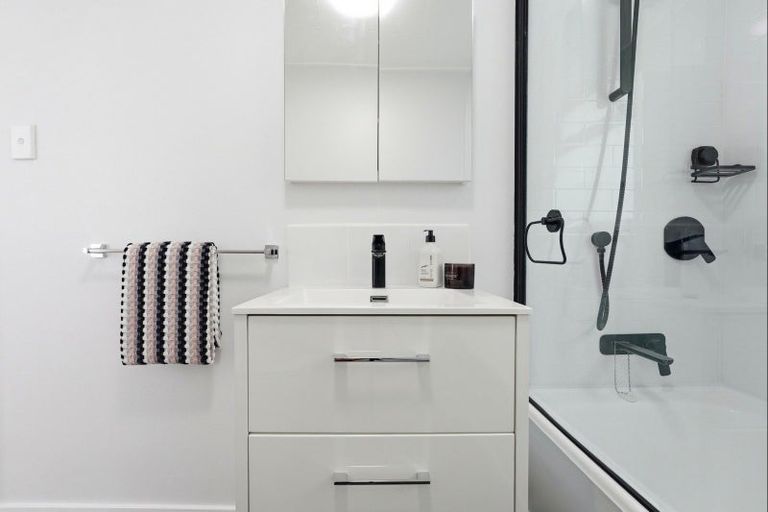 Photo of property in 73b Great North Road, Saint Johns Hill, Whanganui, 4501