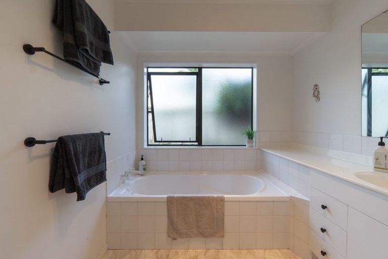 Photo of property in 63 Spinnaker Drive, Flagstaff, Hamilton, 3210