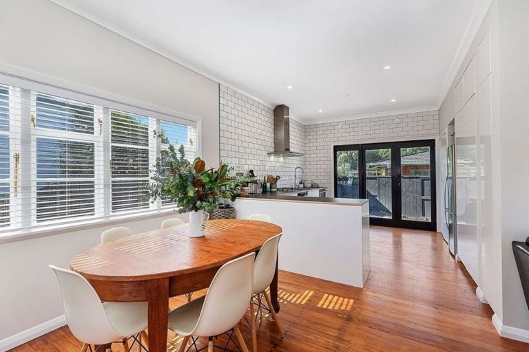 Photo of property in 62 Oxford Street, Tawa, Wellington, 5028