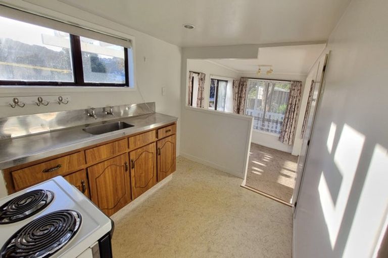 Photo of property in 55a Totara Road, Te Atatu Peninsula, Auckland, 0610