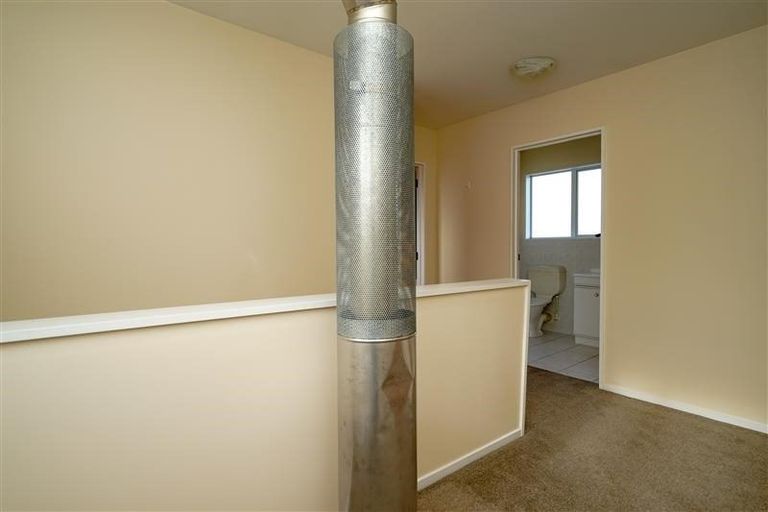 Photo of property in 1/1 Moana Avenue, Bayswater, Auckland, 0622