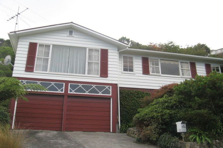 Photo of property in 19 Woodhouse Avenue, Karori, Wellington, 6012