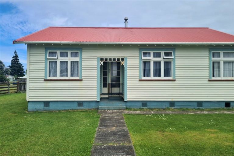 Photo of property in 10 Tennyson Street, Opunake, 4616