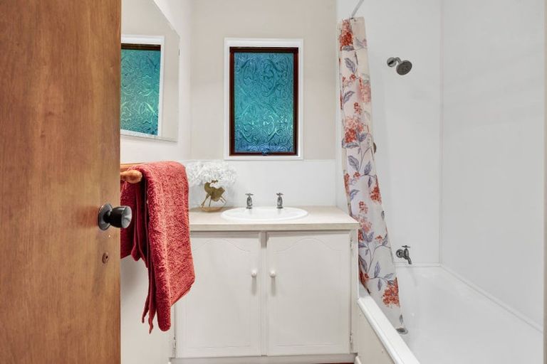 Photo of property in 2/29 Cumberland Street, Merrilands, New Plymouth, 4312