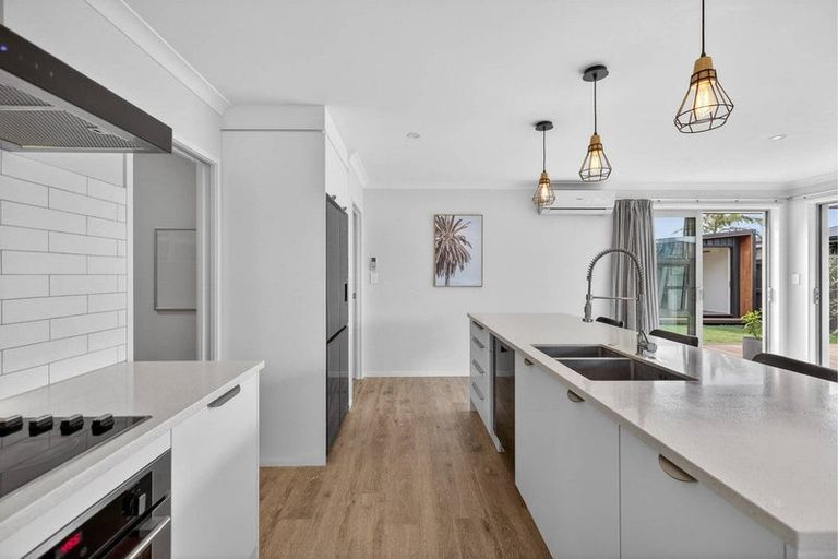 Photo of property in 33 Te Kio Crescent, Papamoa Beach, Papamoa, 3118