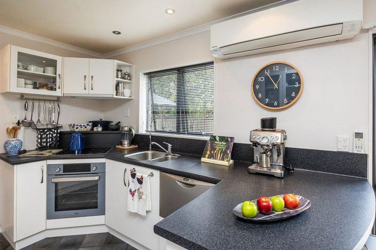 Photo of property in 1 Earl Place, Hokowhitu, Palmerston North, 4410