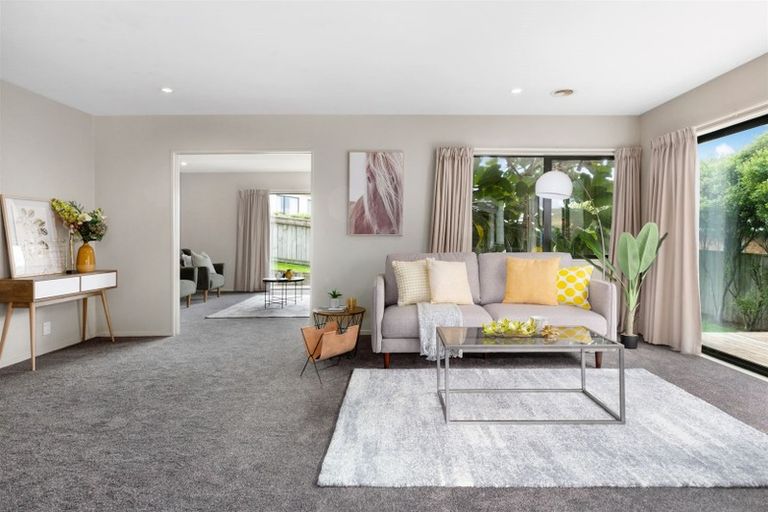 Photo of property in 7 Kaweka Close, Aotea, Porirua, 5024