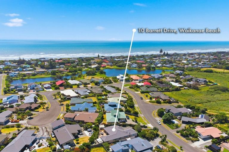 Photo of property in 10 Barrett Drive, Waikanae Beach, Waikanae, 5036