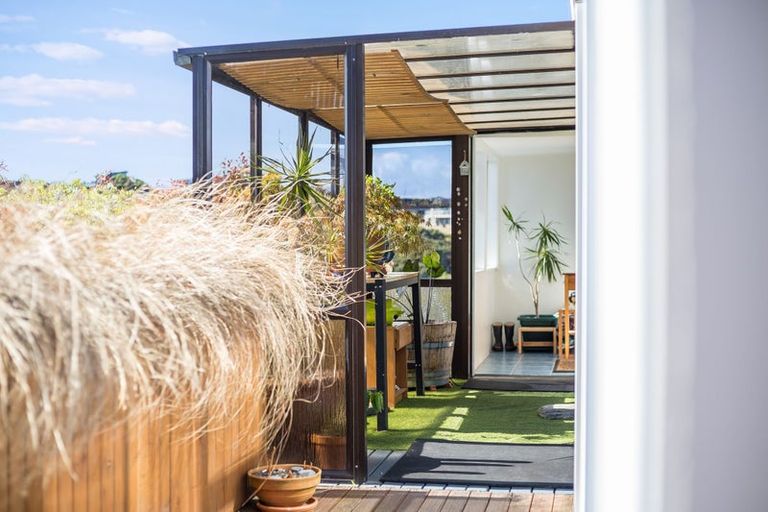 Photo of property in 2/11 Mervyn Place, Plimmerton, Porirua, 5026