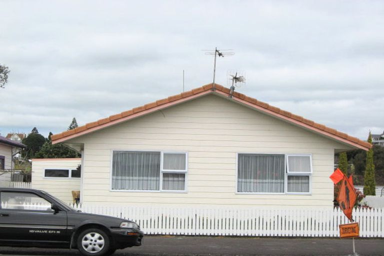 Photo of property in 2/353 Saint Aubyn, Moturoa, New Plymouth, 4310