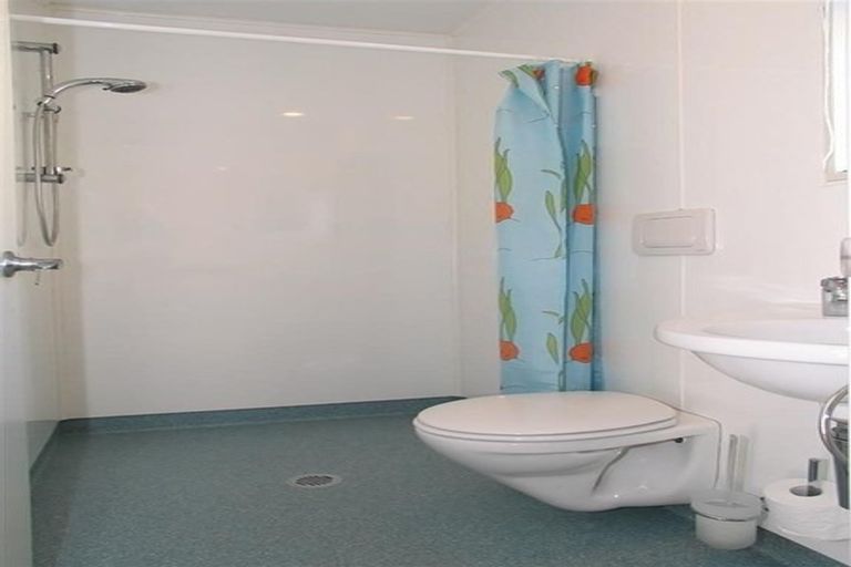 Photo of property in 46a Baylands Drive, Newlands, Wellington, 6037