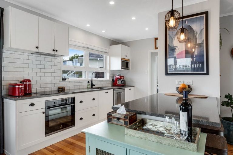 Photo of property in 7 Beechdale Crescent, Pakuranga Heights, Auckland, 2010