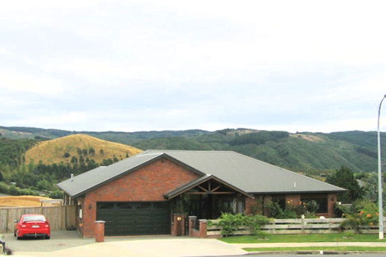 Photo of property in 12 Marua Palm Grove, Timberlea, Upper Hutt, 5018