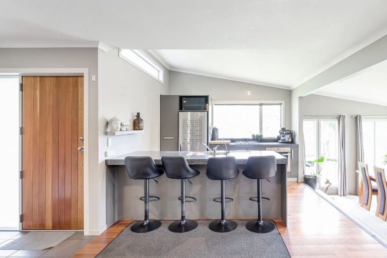 Photo of property in 541 Richmond Road, Lepperton, New Plymouth, 4373