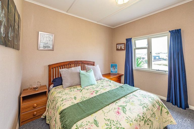Photo of property in 153 Cornfoot Street, Castlecliff, Whanganui, 4501