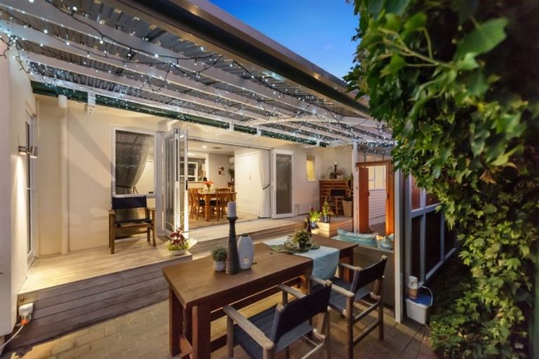 Photo of property in 18 Cranwell Place, Hillcrest, Hamilton, 3216