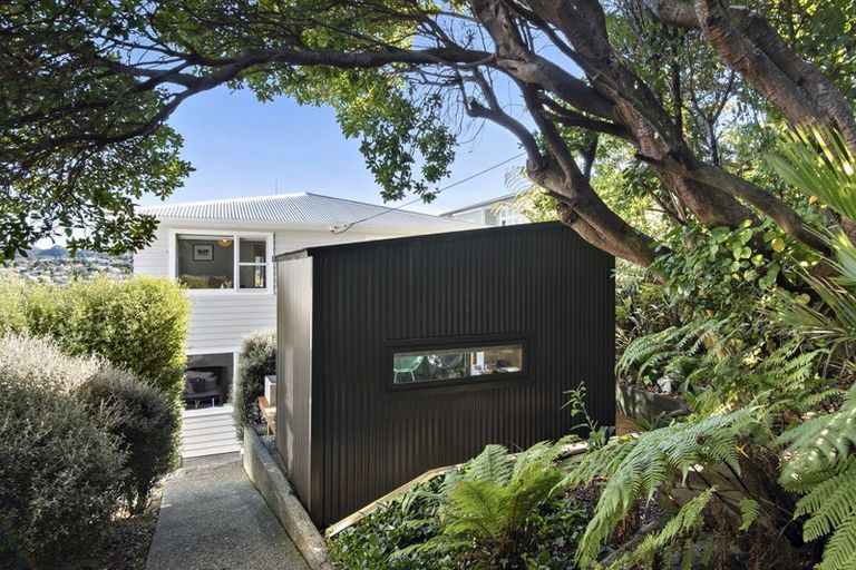 Photo of property in 115 Northland Road, Northland, Wellington, 6012