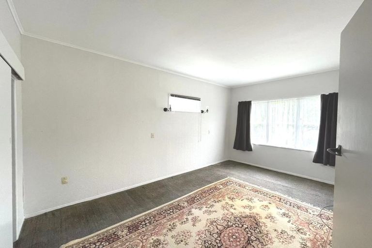 Photo of property in 64 Sylvan Crescent, Te Atatu South, Auckland, 0610