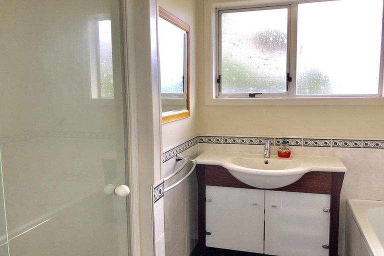 Photo of property in 36 Kurnell Drive, Botany Downs, Auckland, 2010