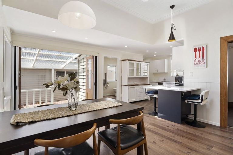 Photo of property in 1/62 Beresford Street, Bayswater, Auckland, 0622