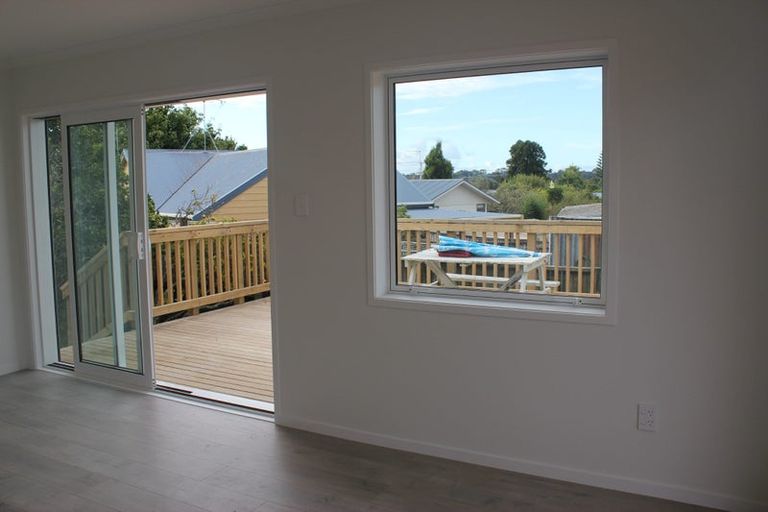 Photo of property in 10 Fordham Street, Beach Haven, Auckland, 0626
