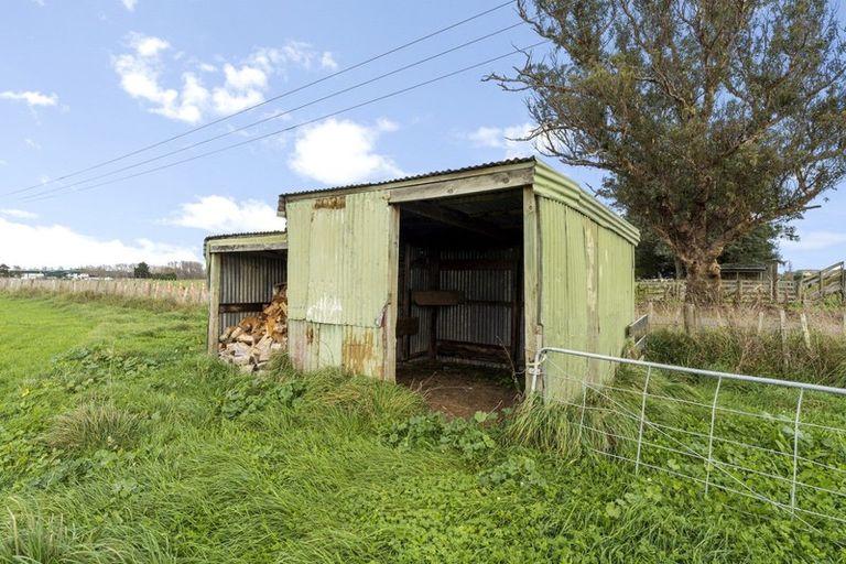Photo of property in 129 Parewanui Road, Bulls, 4894