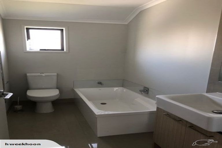 Photo of property in 1 Hirimate Place, Flat Bush, Auckland, 2019