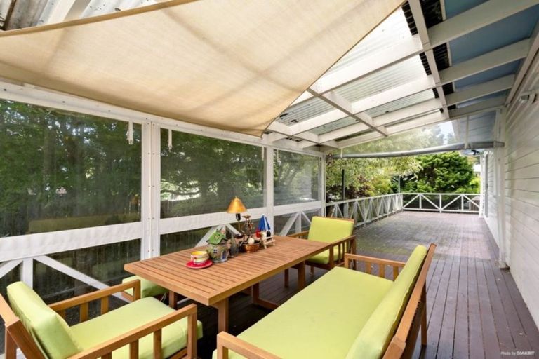 Photo of property in 4 De Thiery Place, Pakuranga Heights, Auckland, 2010