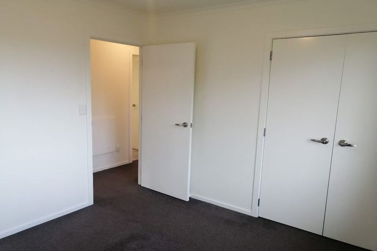 Photo of property in 5 Kemp Road, Massey, Auckland, 0614