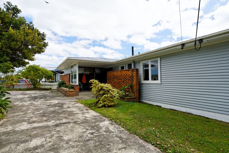 Photo of property in 61 West Coast Road, Glen Eden, Auckland, 0602