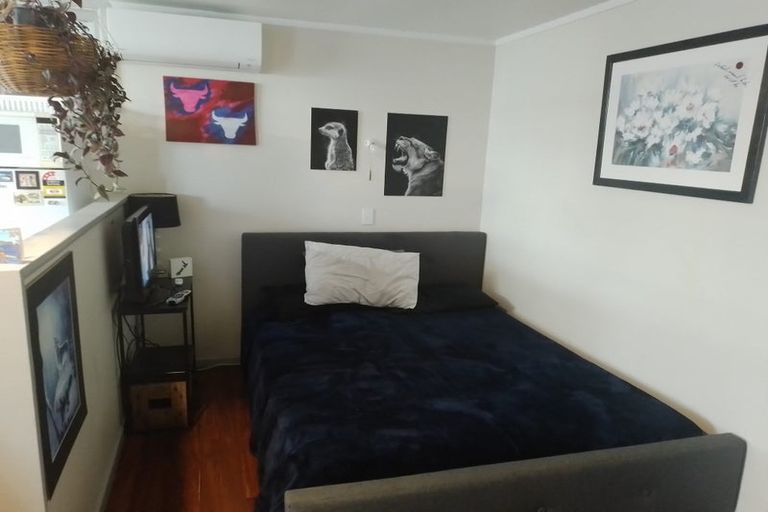 Photo of property in 2/10 Seaview Road, Glenfield, Auckland, 0629