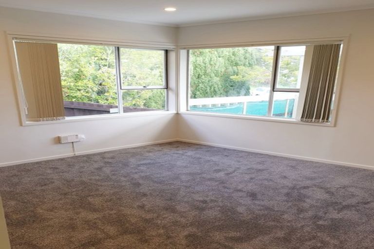 Photo of property in 8 Tawavale Crescent, Totara Vale, Auckland, 0629