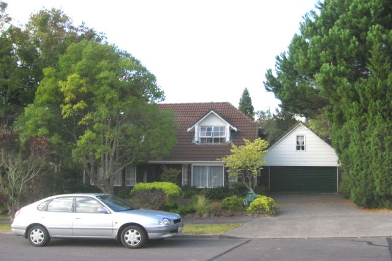 Photo of property in 17 Ravenstone Place, Chatswood, Auckland, 0626