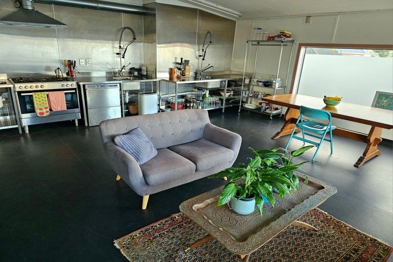 Photo of property in 61 Rimu Street, New Lynn, Auckland, 0600