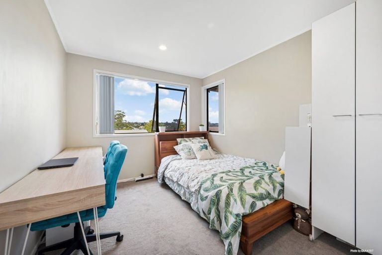 Photo of property in 26 West Harbour Drive, West Harbour, Auckland, 0618
