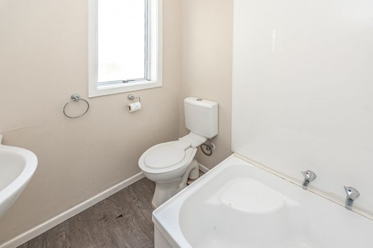 Photo of property in 184 Cornfoot Street, Castlecliff, Whanganui, 4501