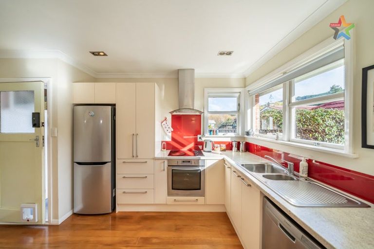 Photo of property in 46 Whirinaki Crescent, Heretaunga, Upper Hutt, 5018