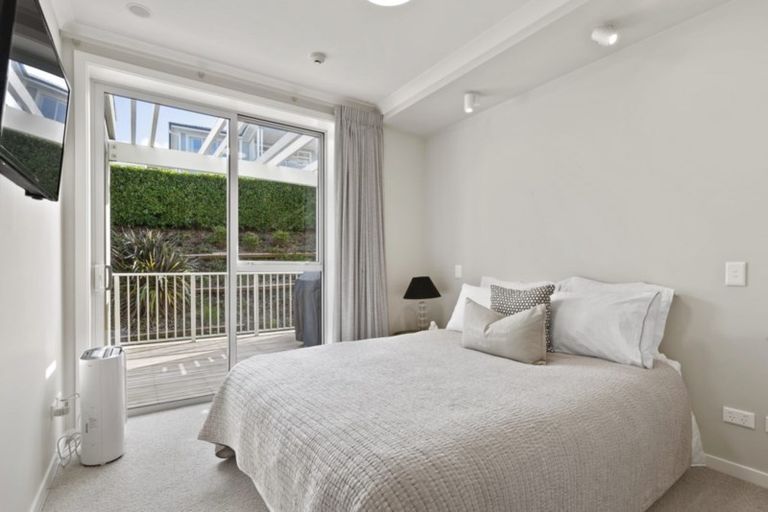 Photo of property in 18 Rewa Rewa Lane, Orewa, 0931