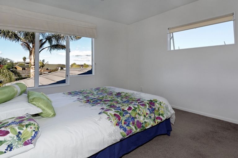 Photo of property in 14 Sailfish Drive, West Harbour, Auckland, 0618