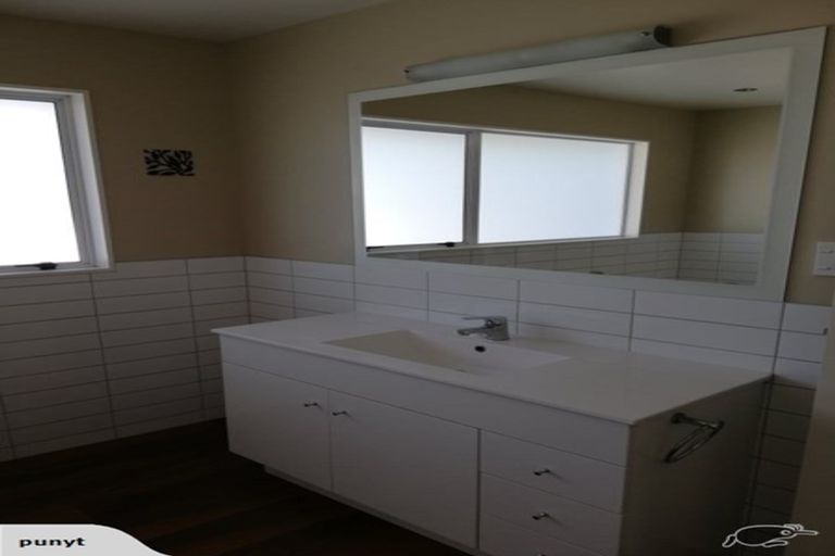 Photo of property in 163 Tutere Street, Waikanae Beach, Waikanae, 5036