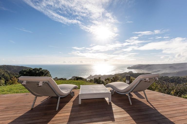 Photo of property in 43a Te Ahuahu Road, Piha, New Lynn, 0772